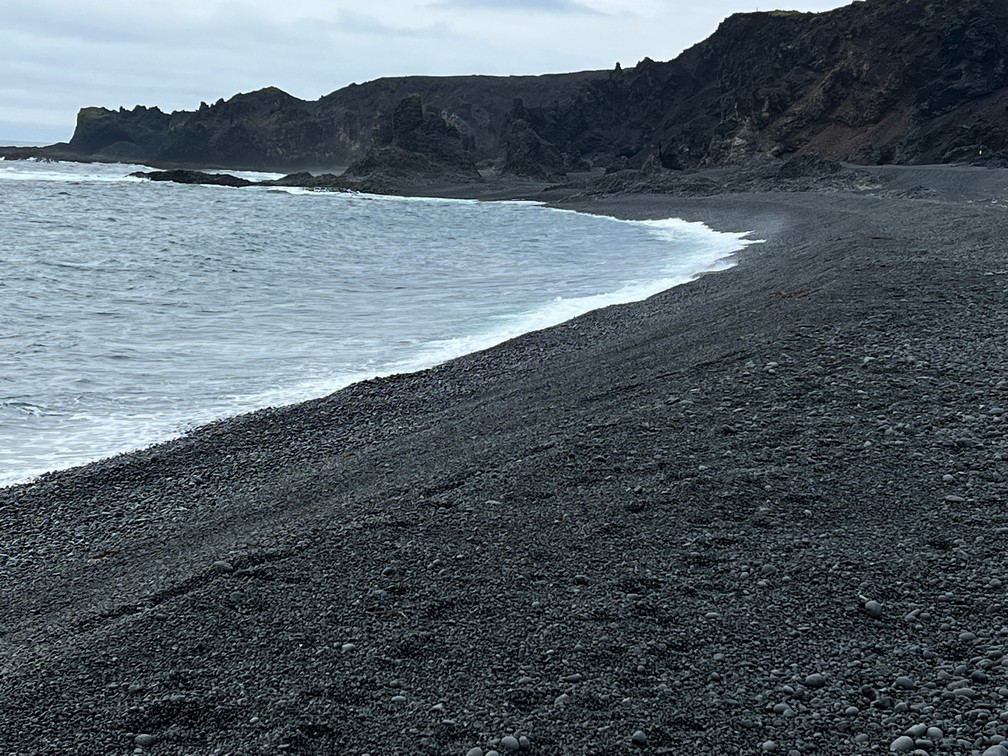 Icelands black sand/stone beach view