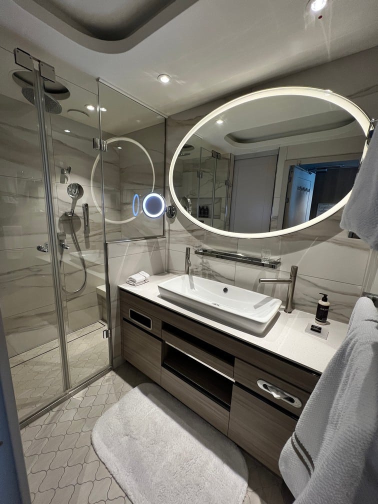 Deluxe Veranda Suite Bathroom - Silversea's Silver Endeavour