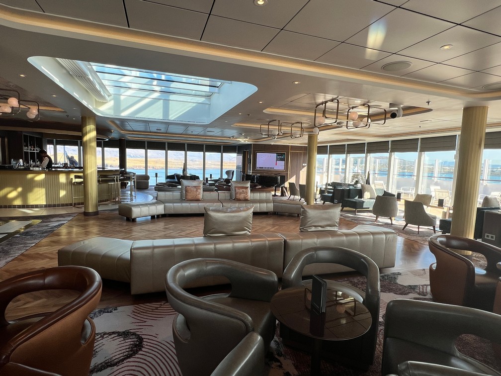 Silver Endeavour - The Observation Lounge