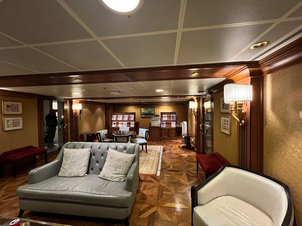 Oceania Riviera Executive Lounge