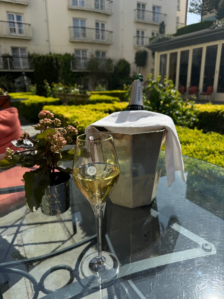 If one is going to wait in the beautiful gardens of The Merrion Hotel, one should do it properly!