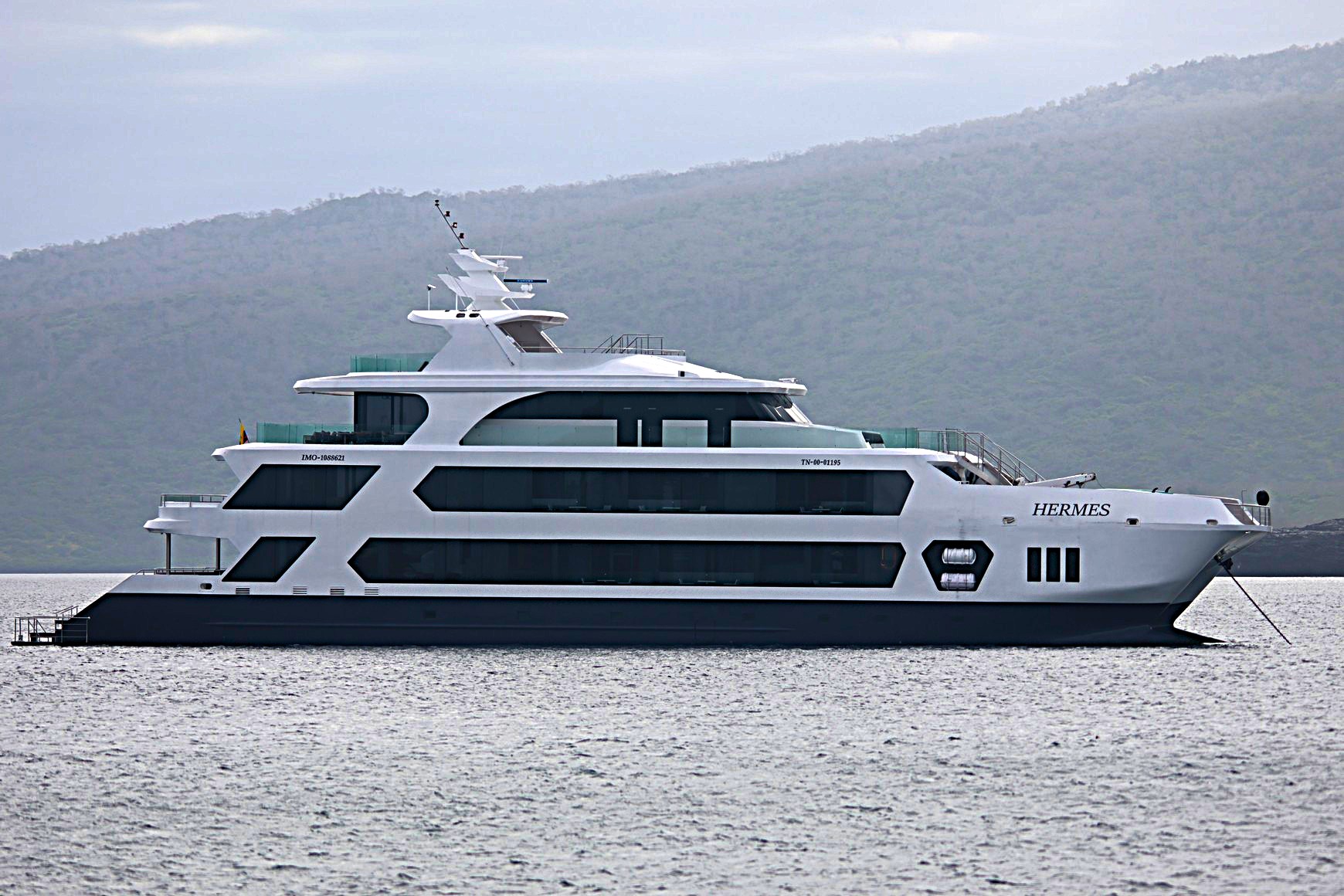 Via Natura's Motoryacht Hermes