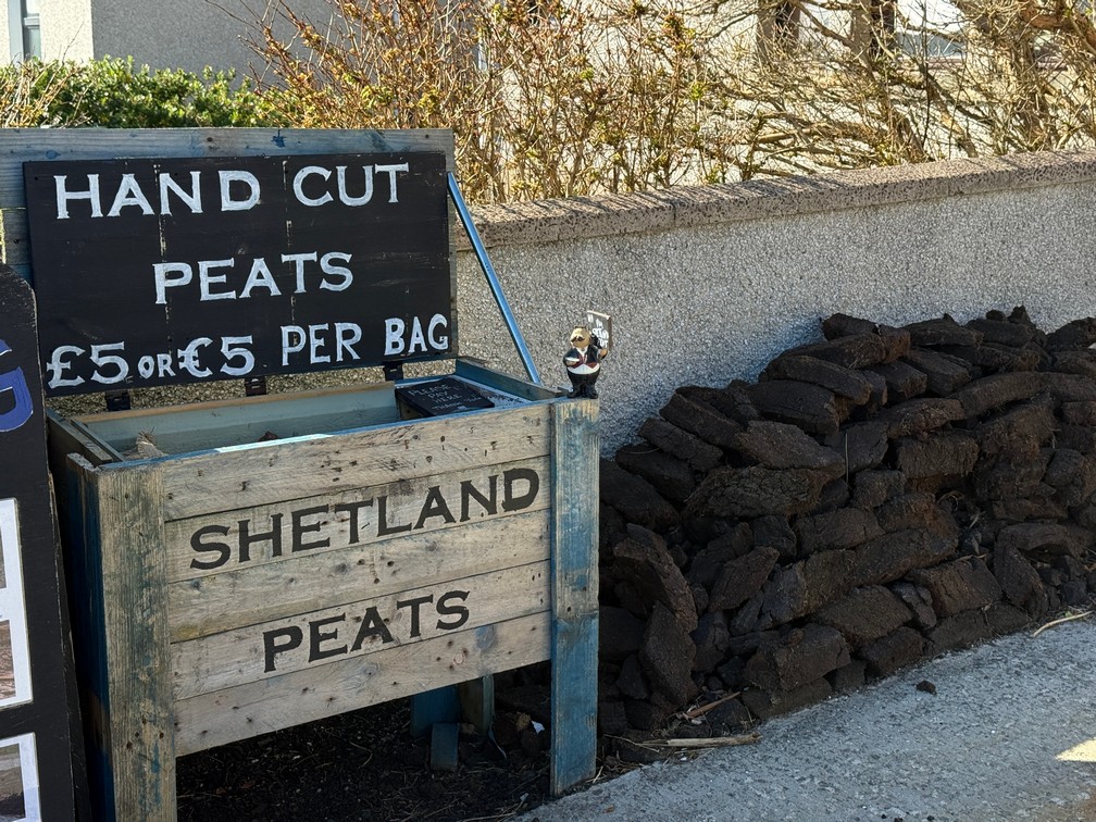 Yes, some still use peat for a fire. The smell is unique and comforting.
