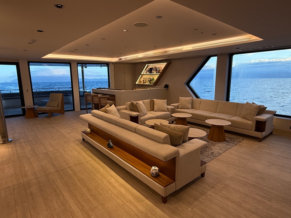 MY Hermes Main Lounge