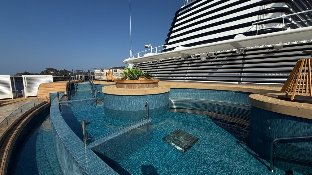 Explora III's Helio Pool
